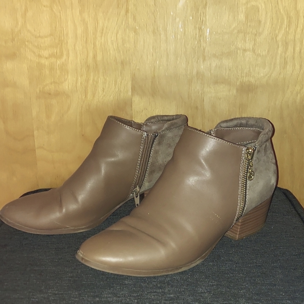 Brown Gloria Vanderbilt Boots